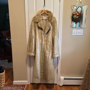 Cream colored faux fur long coat Newport News -XL